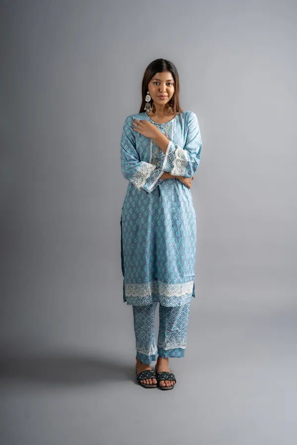 Blue_Floral_Printed_Pure_Cotton_Kurta_With_Trousers_&_With_Dupatta_For_Women