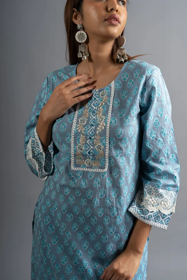 Blue_Floral_Printed_Pure_Cotton_Kurta_With_Trousers_&_With_Dupatta_For_Women