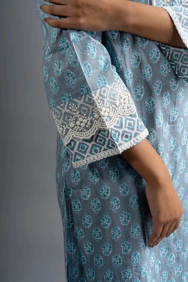 Blue_Floral_Printed_Pure_Cotton_Kurta_With_Trousers_&_With_Dupatta_For_Women