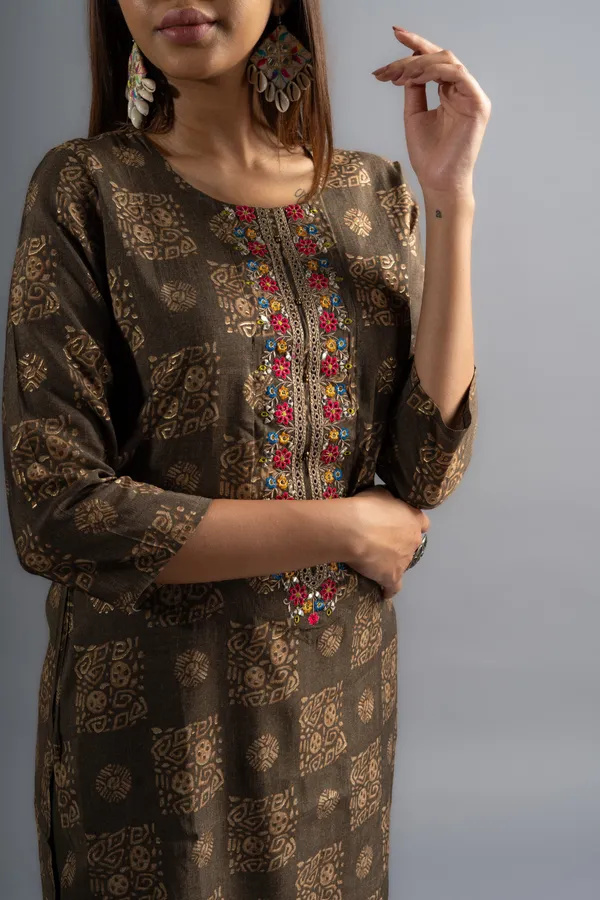 Henna_Silk_Brown_Printed_Kurta_Pants_With_Red_Dupatta_(Set_Of_3)_For_Women