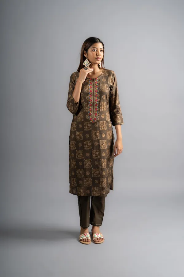 Henna_Silk_Brown_Printed_Kurta_Pants_With_Red_Dupatta_(Set_Of_3)_For_Women