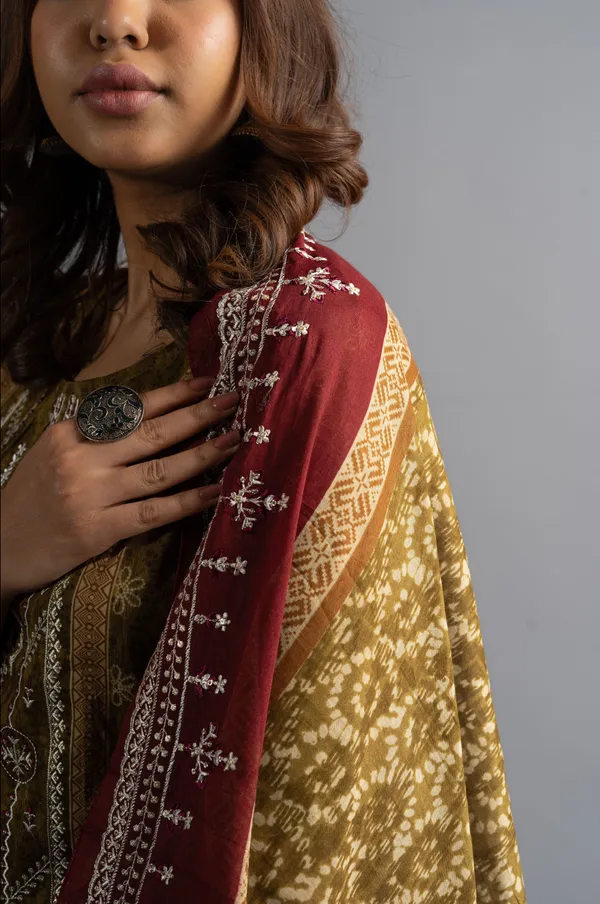 Henna_Green_Embroidered_Cotton_Kurta_Pants_With_Dupatta_(Set_Of_3)_For_Women
