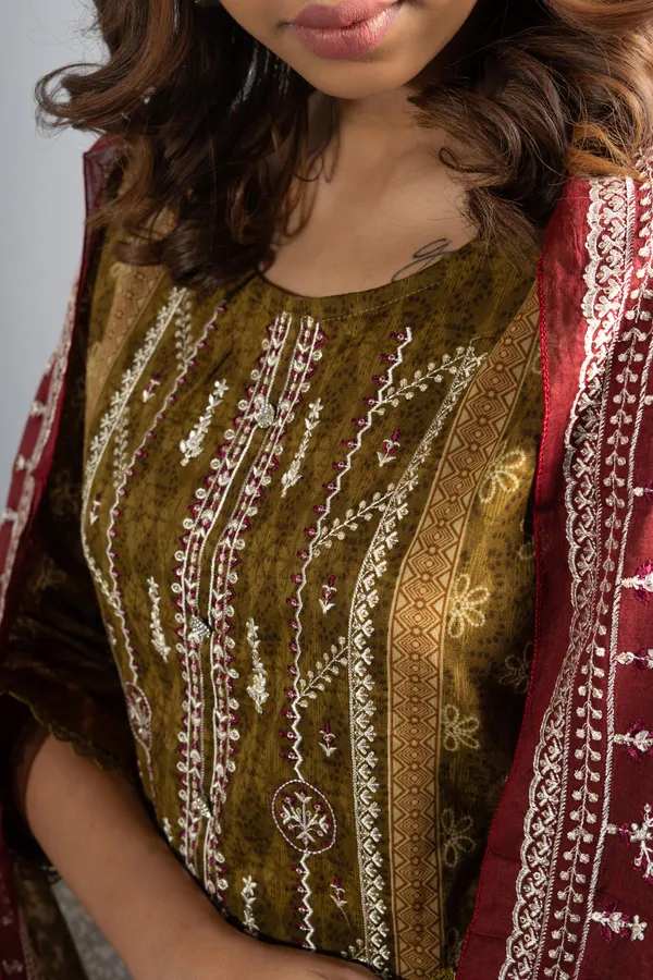 Henna_Green_Embroidered_Cotton_Kurta_Pants_With_Dupatta_(Set_Of_3)_For_Women