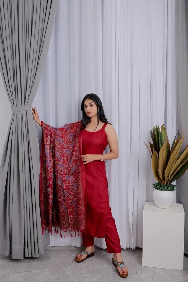 Maroon_Shoulder_Straps_Kurta_Pant_With_Kalamkari_Dupatta_For_Women