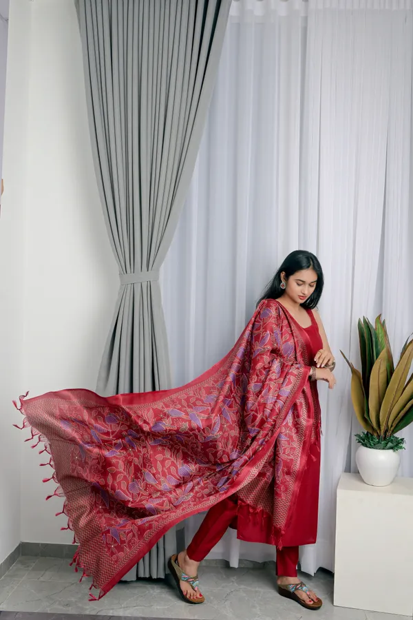 Maroon_Shoulder_Straps_Kurta_Pant_With_Kalamkari_Dupatta_For_Women