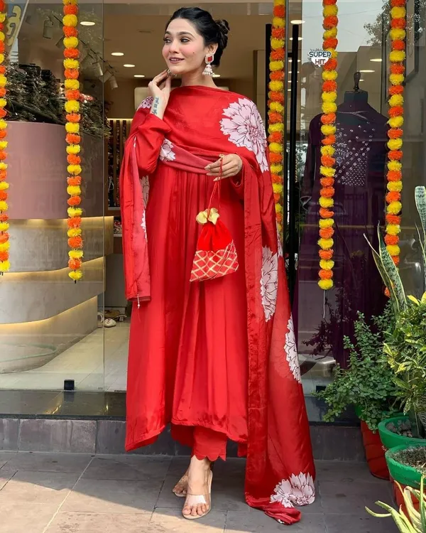 Ruby_Adda_Embroidered_Kurta_Set