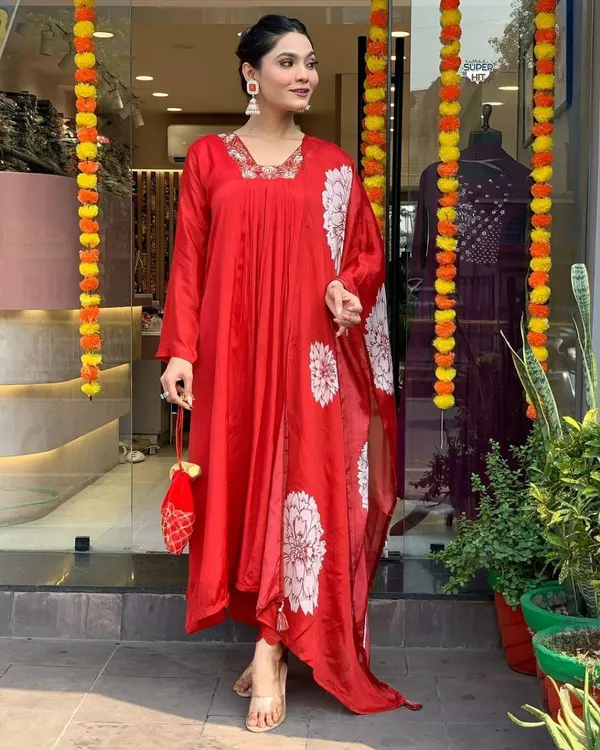 Ruby_Adda_Embroidered_Kurta_Set