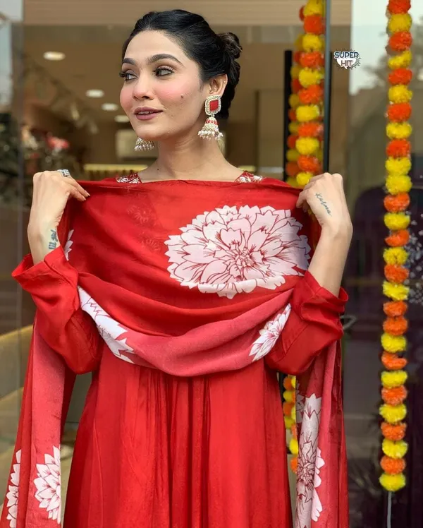Ruby_Adda_Embroidered_Kurta_Set