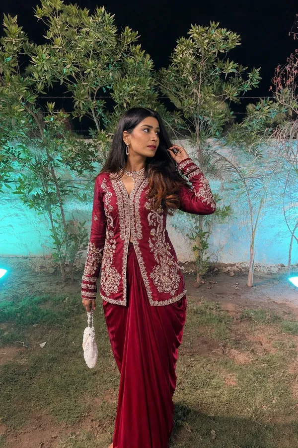 Scarlet_Embroidered_Koti_Set