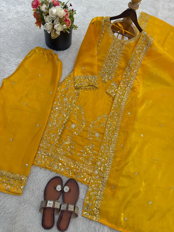 Sunehri_Glow_Suit_Set