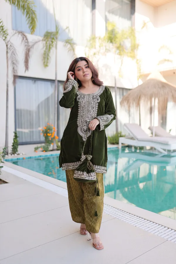 Emerald_Noor_Velvet_Suit_Set