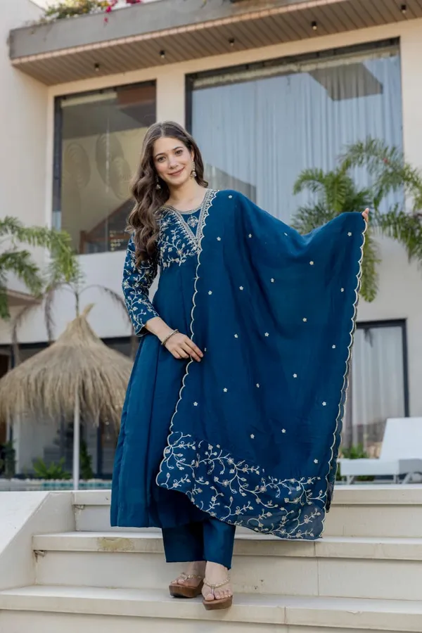 Teal_Blue_Silk_Embroiderd_Kurta_Suit_Set