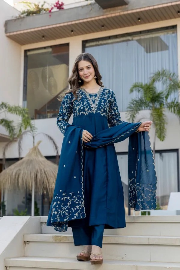 Teal_Blue_Silk_Embroiderd_Kurta_Suit_Set