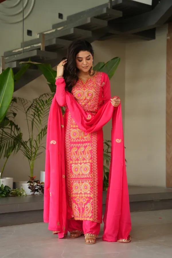 Fuchsia_Embroidered_Punjabi_Suit_Set