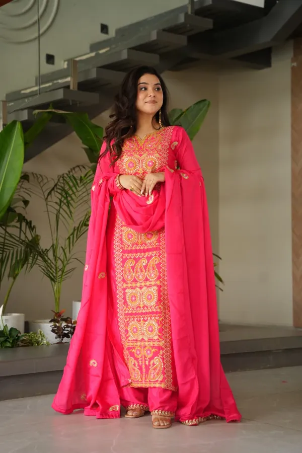 Fuchsia_Embroidered_Punjabi_Suit_Set