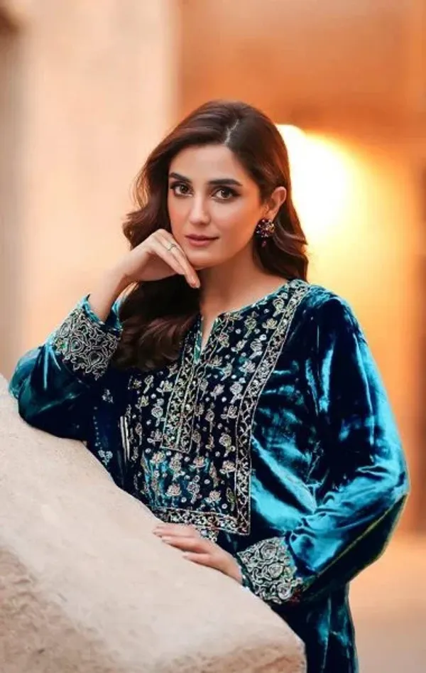 Noor-e-Teal_Luxe_Velvet_Kurta_Set