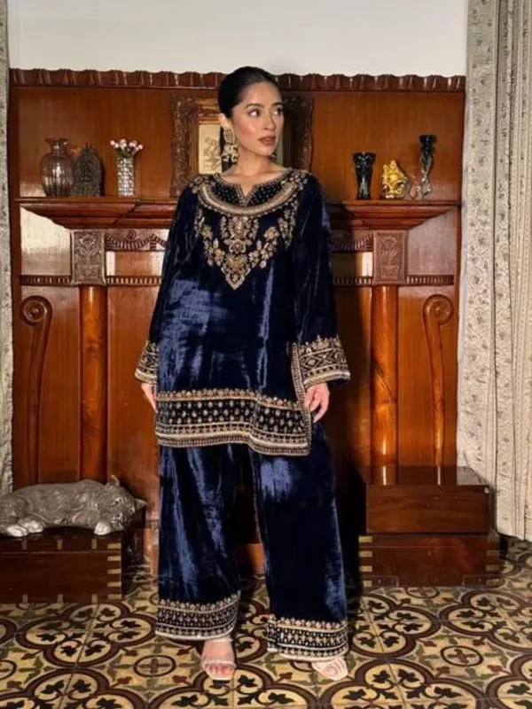 Navy_Velvet_Embroidered_Kurta_Plazzo