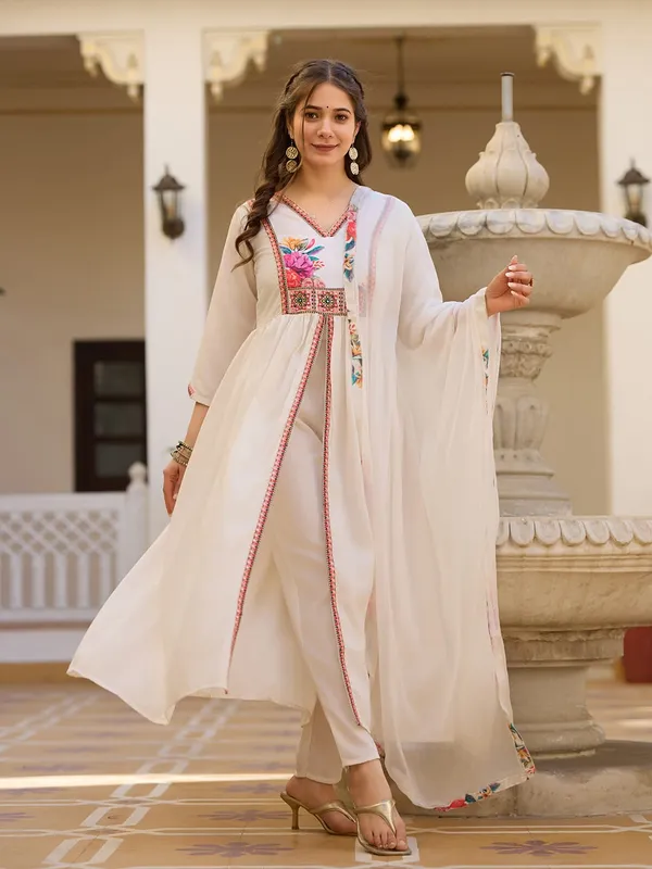 Ivory_Blossom_Suit_Set