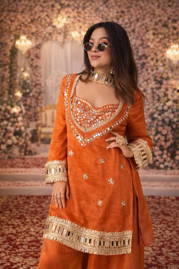 Luxe_Mirror_Sharara