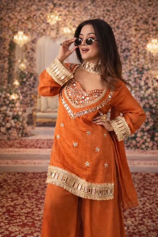 Luxe_Mirror_Sharara