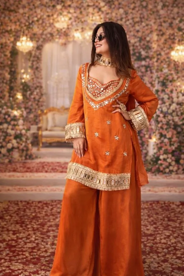 Luxe_Mirror_Sharara