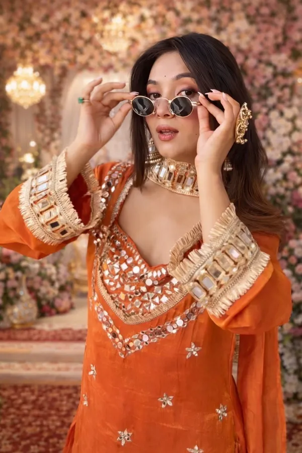 Luxe_Mirror_Sharara