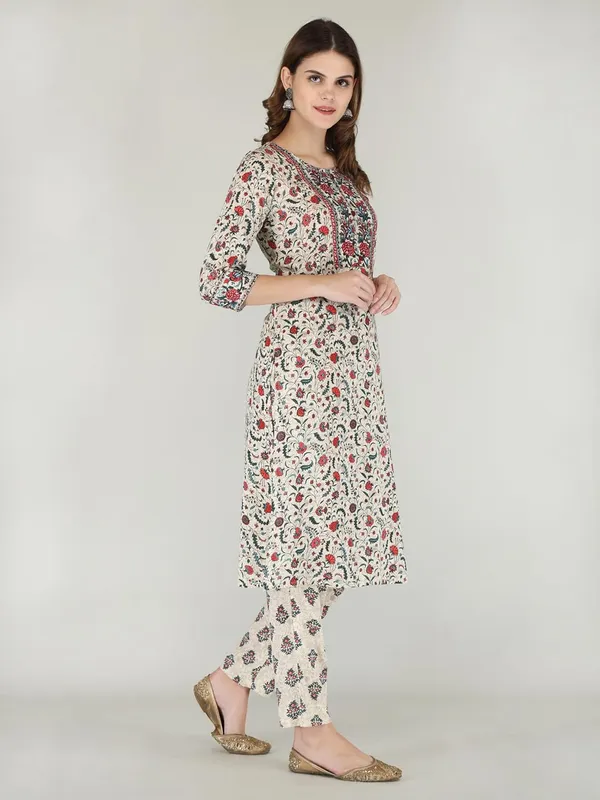Cream_Rayon_Kurti_With_Pant_For_Women