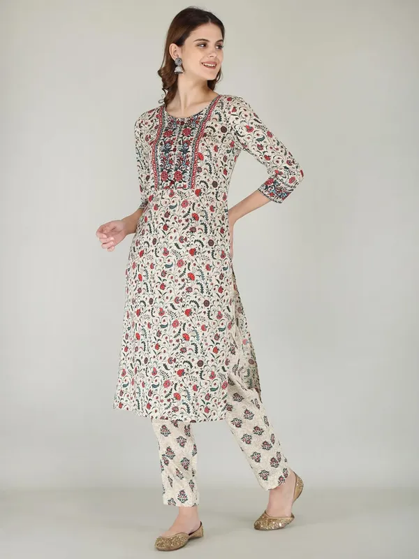 Cream_Rayon_Kurti_With_Pant_For_Women