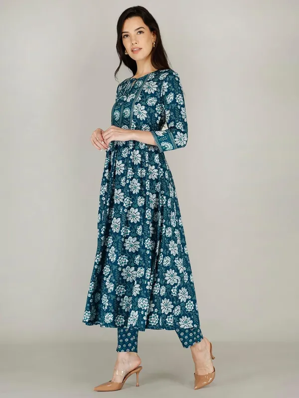 Blue_Rayon_Kurti_With_Pant_For_Women