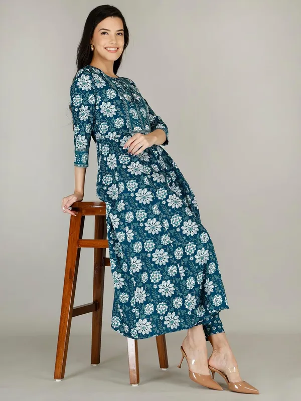 Blue_Rayon_Kurti_With_Pant_For_Women