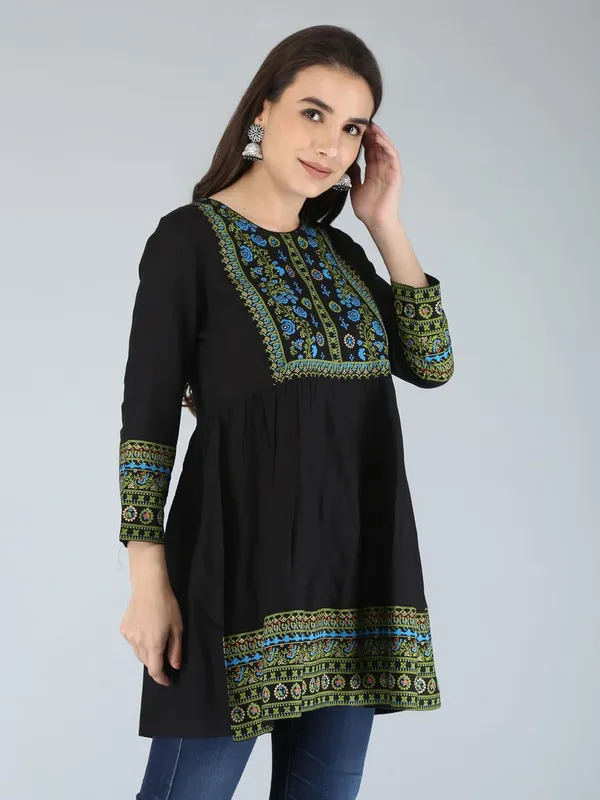 Black_Rayon_Top_For_Women