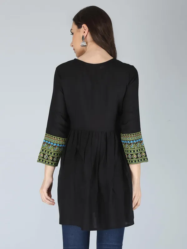Black_Rayon_Top_For_Women