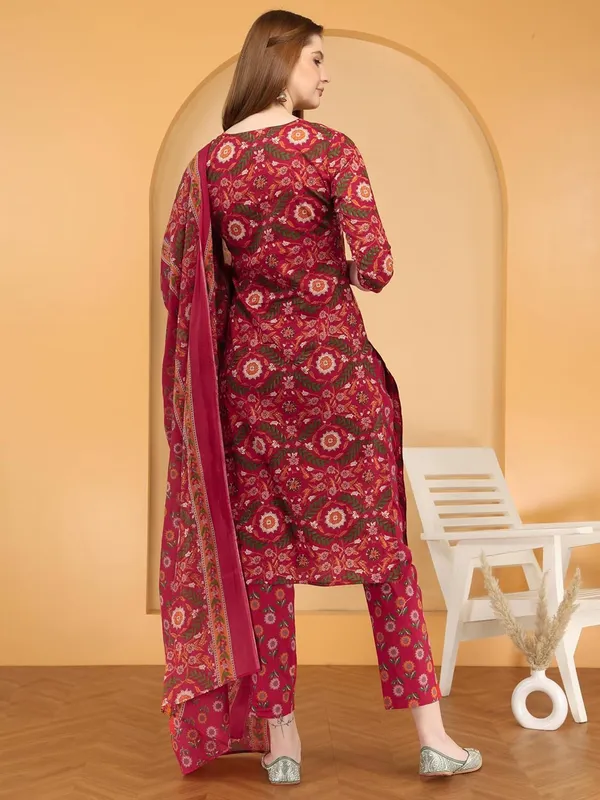 Red_Cotton_Suit_For_Women