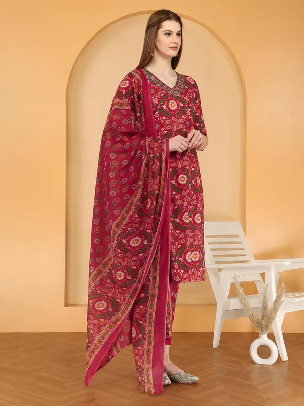 Red_Cotton_Suit_For_Women