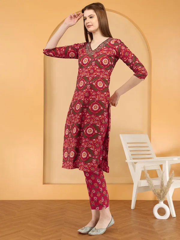 Red_Cotton_Suit_For_Women