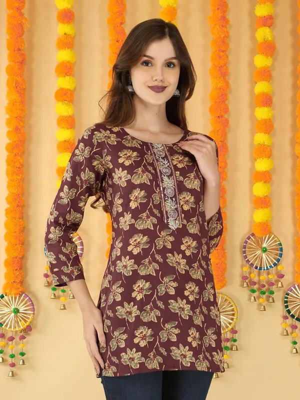 Maroon_Cotton_Short_Kurti_For_Women