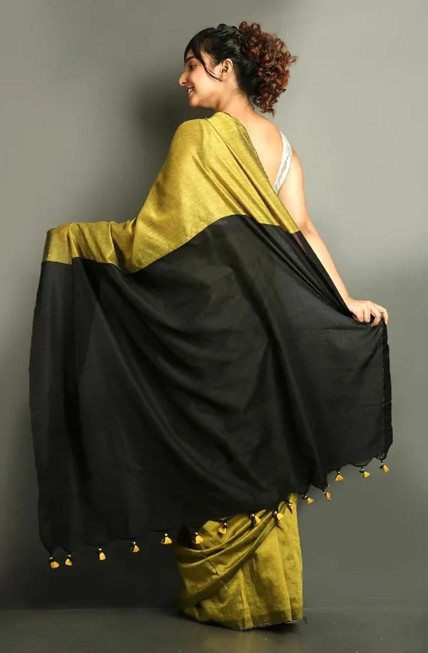 Gold_&_Black_Cotton_Blend_Handloom_Solid/Plain_Saree_For_Women