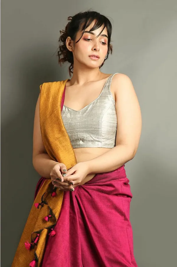 Magenta_&_Gold_Cotton_Blend_Handloom_Solid/Plain_Saree_For_Women