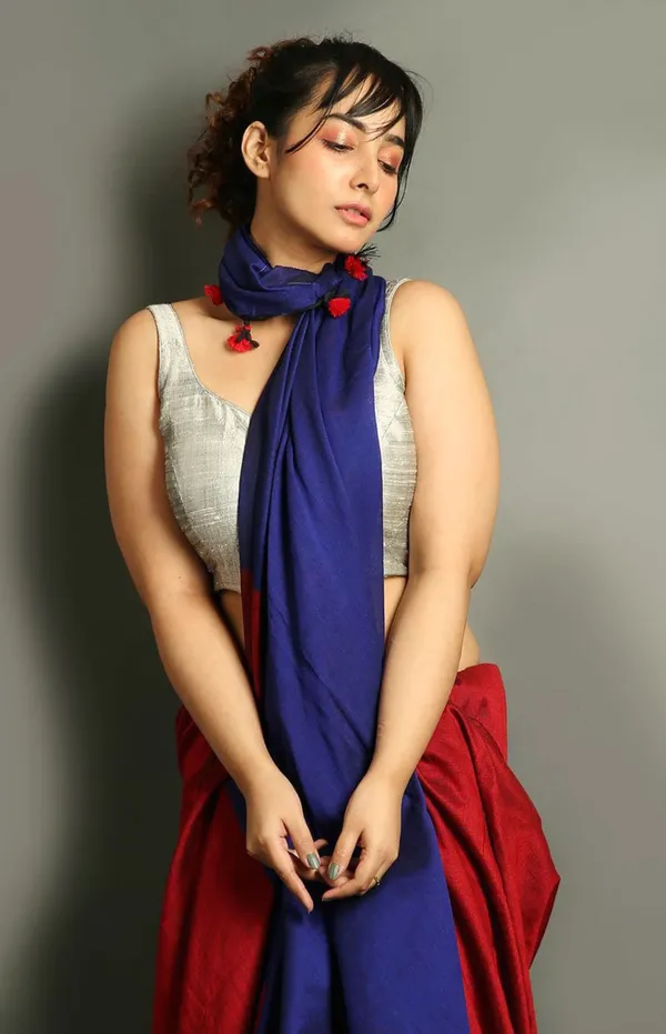 Maroon_&_Blue_Cotton_Blend_Handloom_Solid/Plain_Saree_For_Women