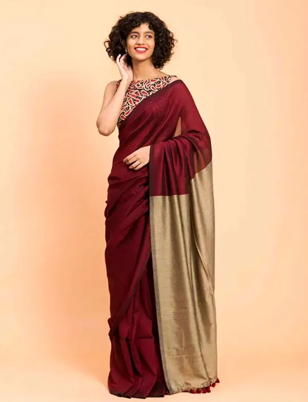 Maroon_&_Gold_Cotton_Blend_Handloom_Solid/Plain_Saree_For_Women