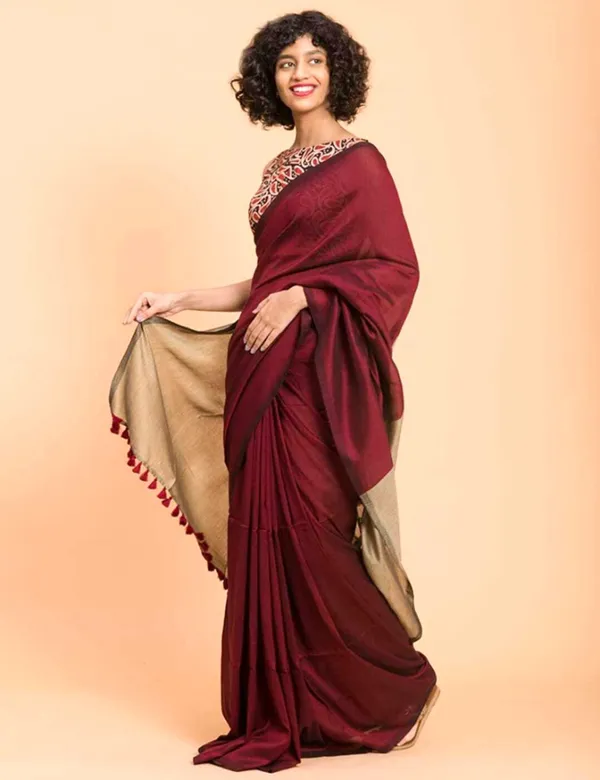 Maroon_&_Gold_Cotton_Blend_Handloom_Solid/Plain_Saree_For_Women