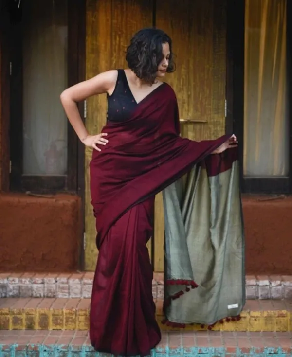 Maroon_&_Grey_Cotton_Blend_Handloom_Solid/Plain_Saree_For_Women