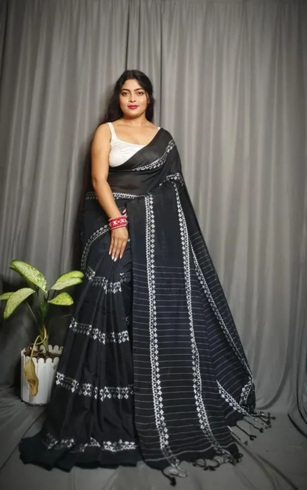 Black_Pure_Cotton_Handloom_Embroidered_&_Woven_&_Geometric_Print_&_Self_Design_&_Solid/Plain_Saree_For_Women