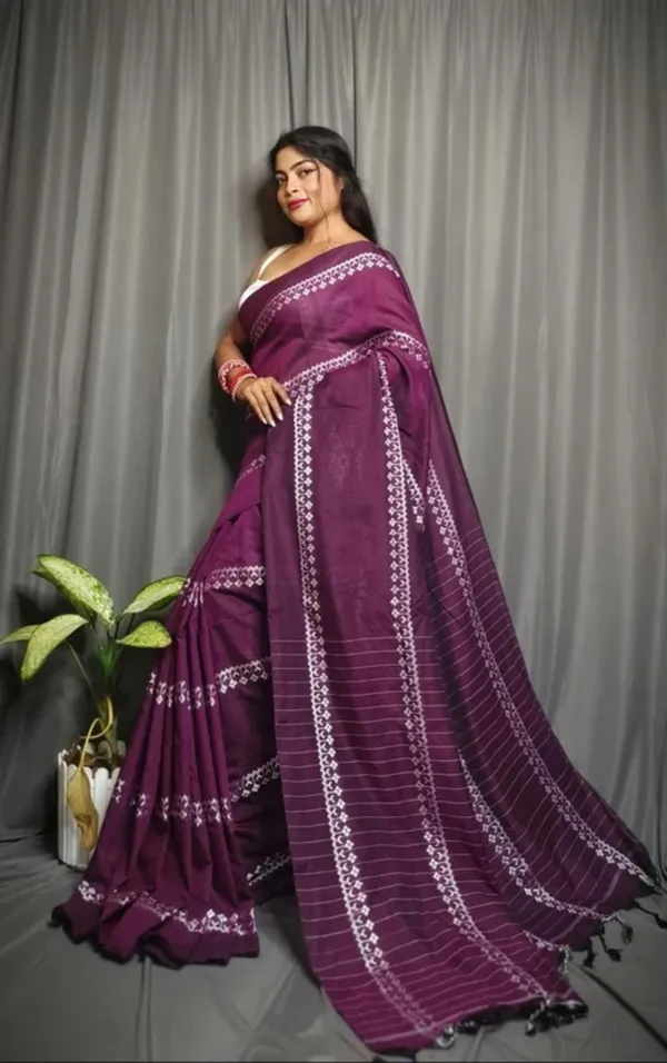 Magenta_Pure_Cotton_Handloom_Embroidered_&_Woven_&_Geometric_Print_&_Self_Design_&_Solid/Plain_Saree_For_Women
