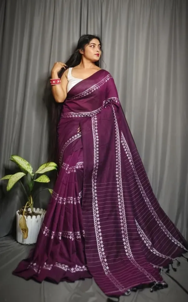 Magenta_Pure_Cotton_Handloom_Embroidered_&_Woven_&_Geometric_Print_&_Self_Design_&_Solid/Plain_Saree_For_Women