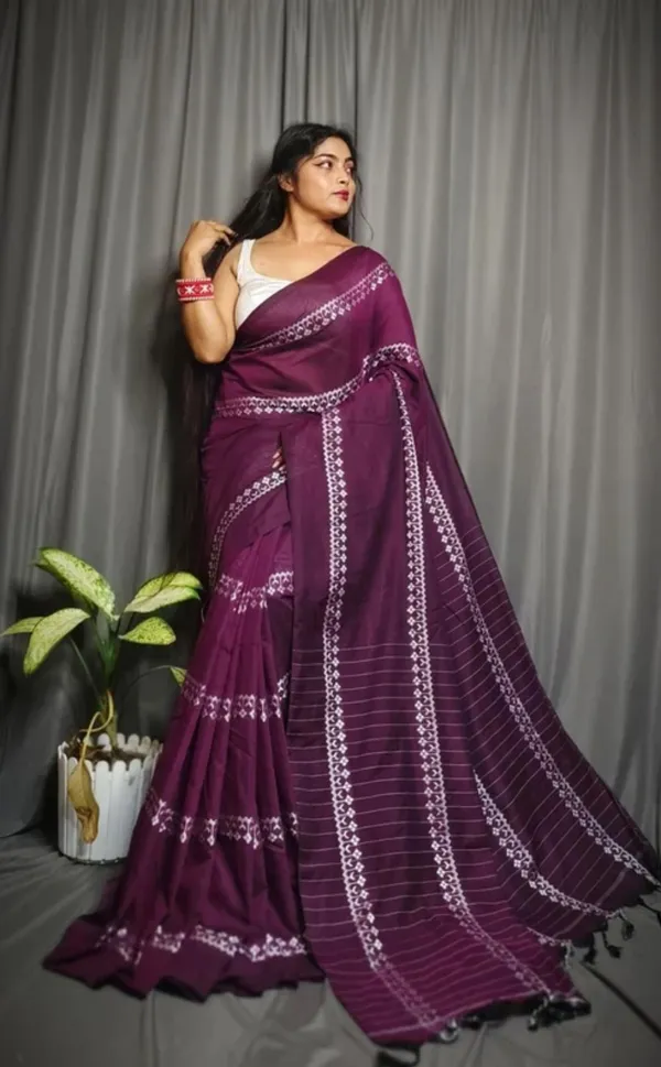 Magenta_Pure_Cotton_Handloom_Embroidered_&_Woven_&_Geometric_Print_&_Self_Design_&_Solid/Plain_Saree_For_Women