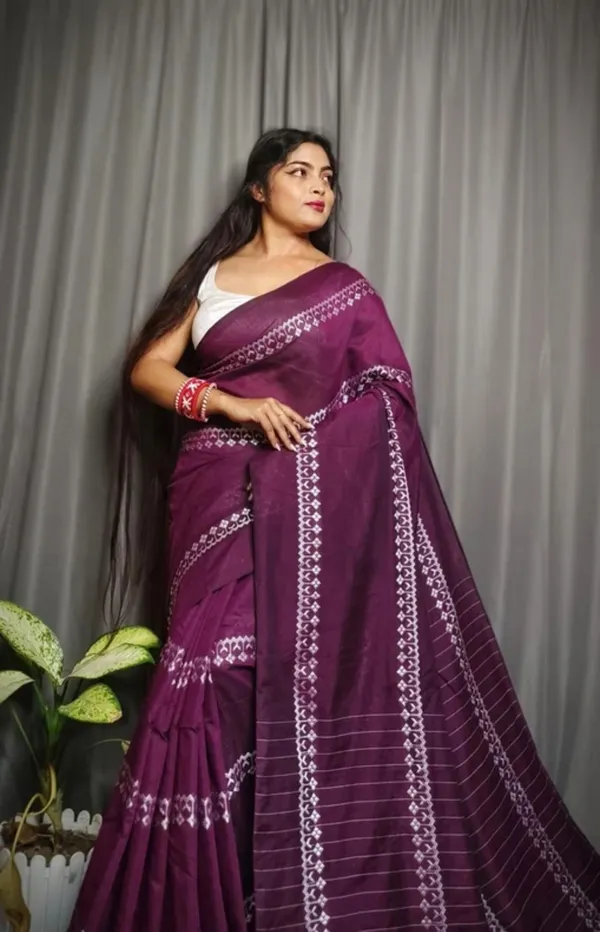 Magenta_Pure_Cotton_Handloom_Embroidered_&_Woven_&_Geometric_Print_&_Self_Design_&_Solid/Plain_Saree_For_Women