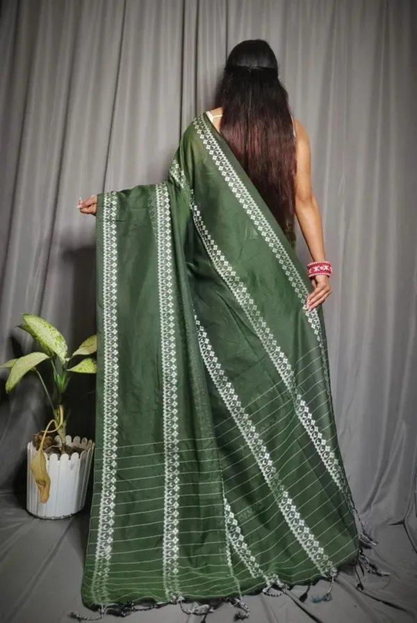 Sim_Pata_Pure_Cotton_Handloom_Embroidered_&_Woven_&_Geometric_Print_&_Self_Design_&_Solid/Plain_Saree_For_Women