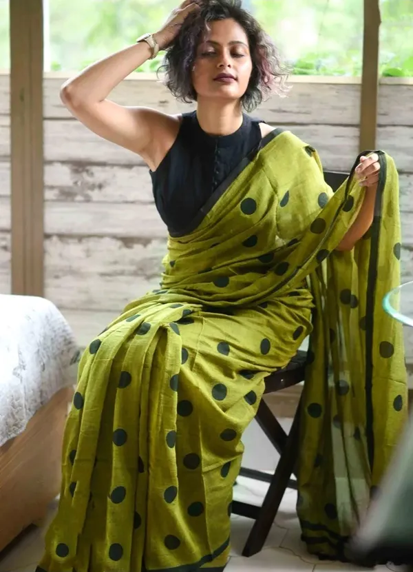 Mehendi_Pure_Cotton_Handloom_Polka_Print_Saree_For_Women