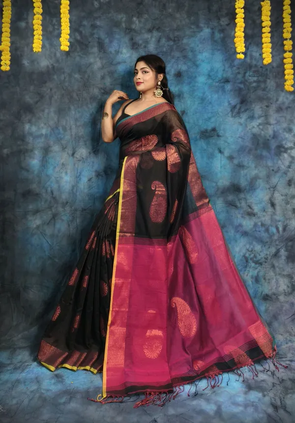 Black_&_Magenta_Pure_Cotton_Handloom_Paisley_Saree_For_Women